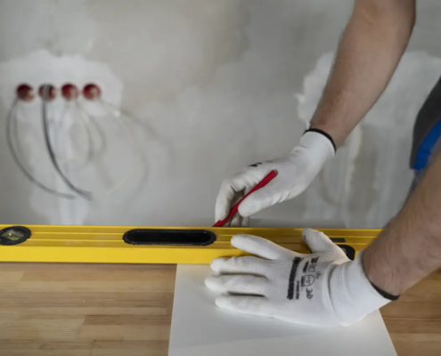 стяжка пола, штукатурка, выравнивание стен, прокладка коммуникаций